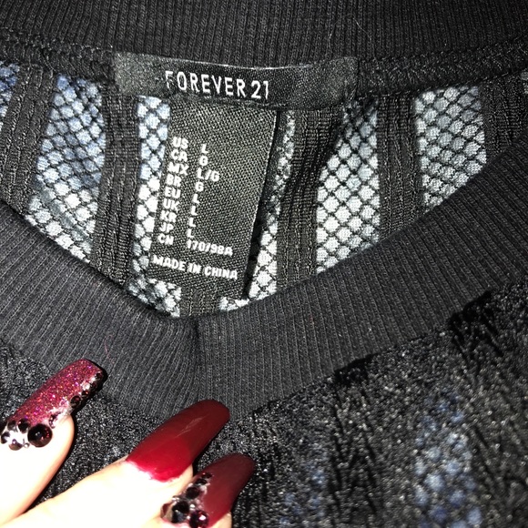 Forever 21 shirt 😍😍 - Picture 2 of 5